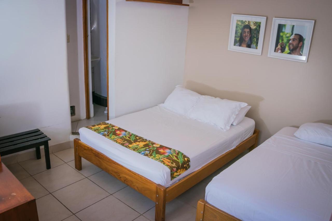 Hostal "Centrika" 塔拉波托 外观 照片