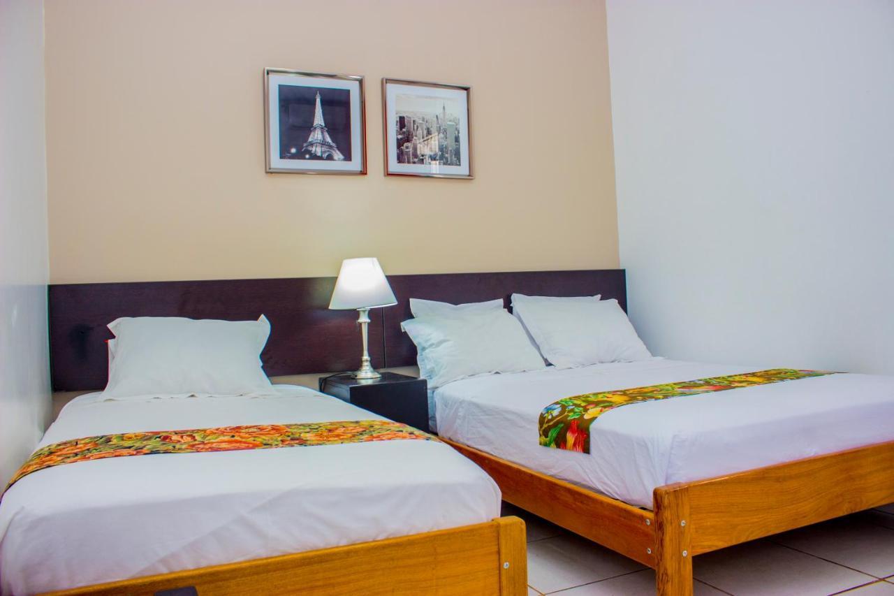 Hostal "Centrika" 塔拉波托 外观 照片